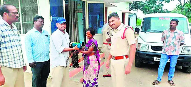 అటవీశాఖ అధికారులకు నెమలి అప్పగింత 