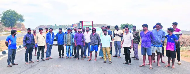 ప్రమాదంలో ముగ్గురికి తీవ్ర గాయాలు 