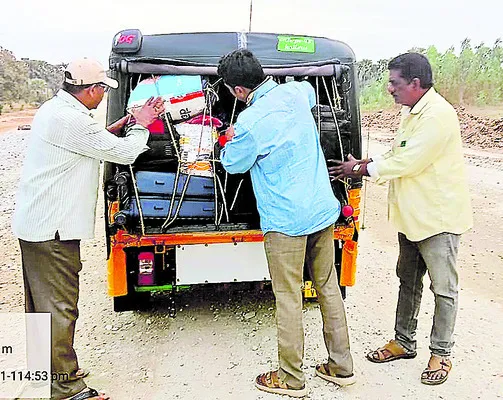 కోడిపందేలకు దూరంగా ఉండండి 