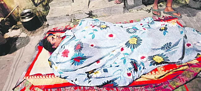 బెజవాడలో మహిళ దారుణ హత్య 