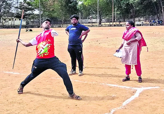 ఉత్సాహంగా పారా అథ్లెటిక్స్‌ జిల్లా స్థాయి పోటీలు