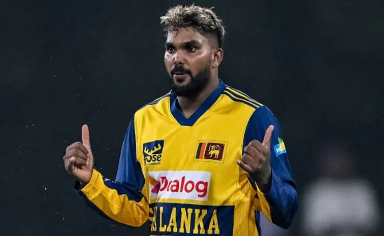 తిప్పేసిన హసరంగ.. బెంబేలెత్తిపోయిన పాక్‌