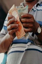 Employee receives lumpsum payment for unused earned leave