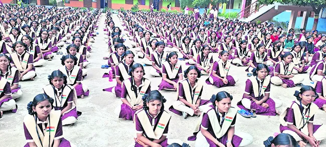 ఆశ్రమాల్లో ఫలితాలు 