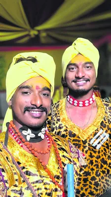 ‘ఢిల్లీ’ వేడుకలకు వీగాం   ఒగ్గు కళాకారులు