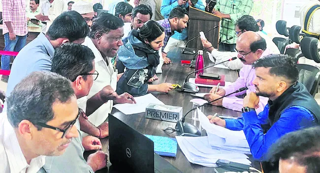 మా గోడు వినండి