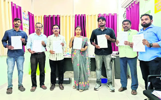 మున్సిపోల్స్‌కు సిద్ధం