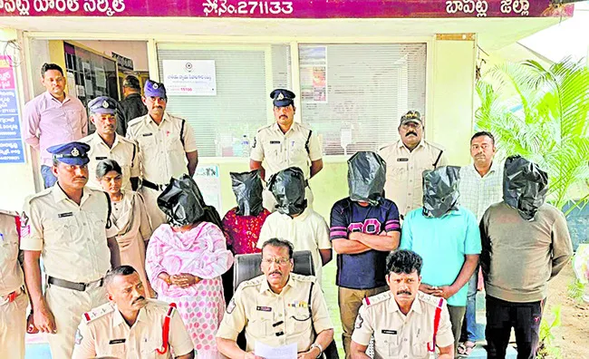 నకిలీ ముఠా గుట్టు రట్టు 