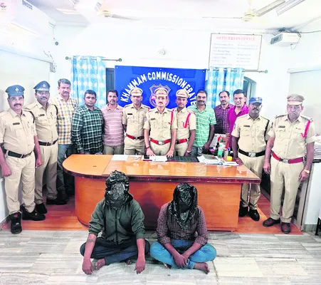 మహిళ హత్య కేసులో ఇద్దరి అరెస్ట్‌