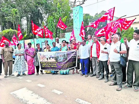 రైతుపై పీడీ యాక్ట్‌ పెట్టడం అమానుషం 