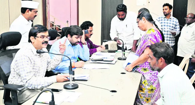 అర్జీల పరిష్కారం వేగిరపర్చాలి 