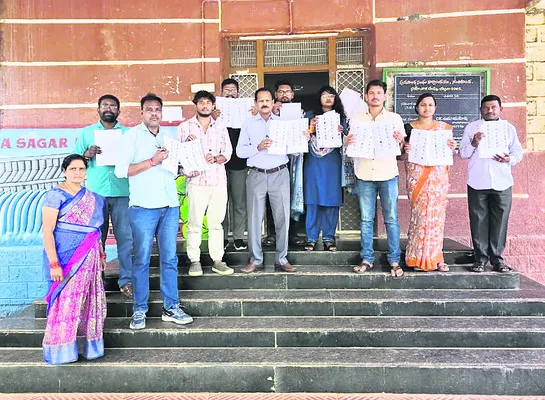 ముసాయిదా జాబితాపై పలు ఫిర్యాదులను పక్కనపెట్టిన అధికారుల