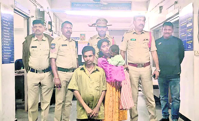 అపహరణకు గురైన బాలుడి అప్పగింత