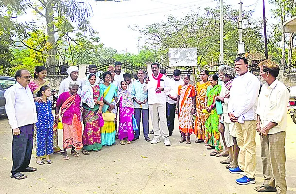 ఉపాధి పథకం నిర్వీర్యానికి కుట్ర