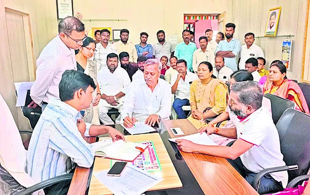 జిల్లా రద్దుకు కాంగ్రెస్‌ కుట్ర