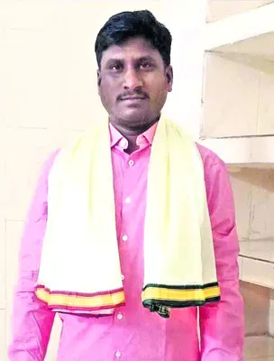 అదుపుతప్పిన ద్విచక్రవాహనం 