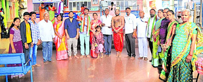 దుర్గమ్మ నిత్యాన్నదానానికి రూ. 4 లక్షల విరాళం 