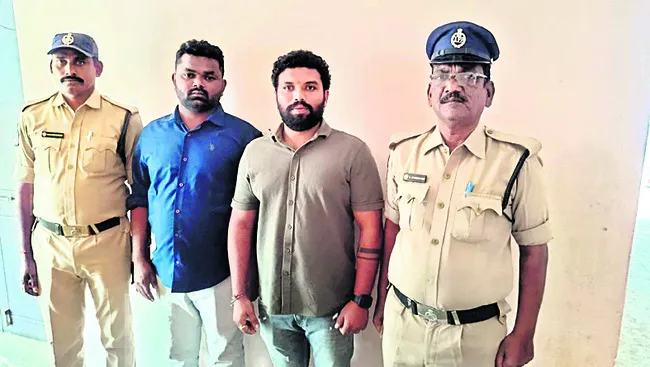 హత్యాయత్నం కేసులో ఇద్దరికి మూడేళ్ల జైలు
