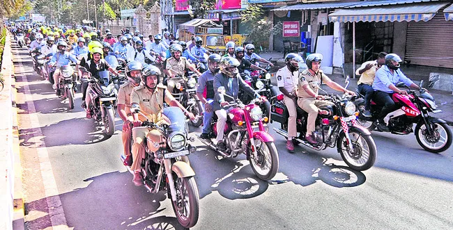 హెల్మెట్‌తో ప్రాణ రక్షణ