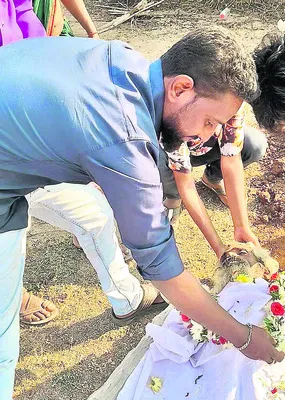 అనాథ శవానికి అంత్యక్రియలు