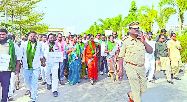 రైతులకు పరిహారం ఇవ్వండి 