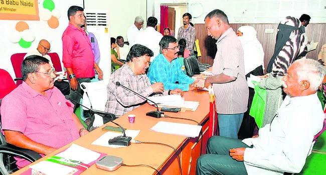 పింఛన్‌ ఇవ్వాలి.. వంతెన నిర్మించాలి 