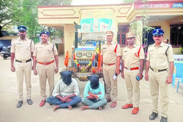 బెట్టింగ్‌కు బానిసలై పత్తి ట్రాక్టర్‌ చోరీ