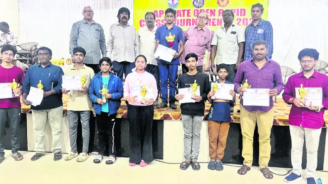 పాలకొల్లులో చెస్‌ పోటీలు 