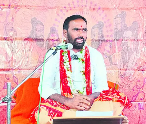 ఆధ్యాత్మిక తత్వాన్ని  ఆచరణలో పెట్టాలి 