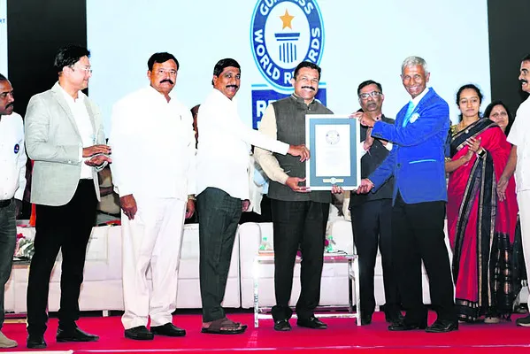 రోడ్డు నిర్మాణంలో  ‘గిన్నిస్‌ రికార్డు’ 