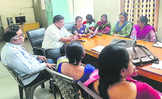 నవజాత శిశువు మరణాలు తగ్గించాలి