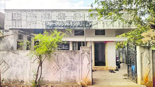 భవనం దొరకదు.. అద్దె చెల్లించరు