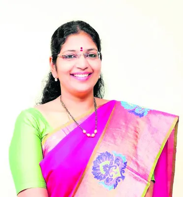 ఆడపిల్లల్ని వేధిస్తే  తాటతీస్తామన్న  పవన్‌ ఎక్కడ ? 
