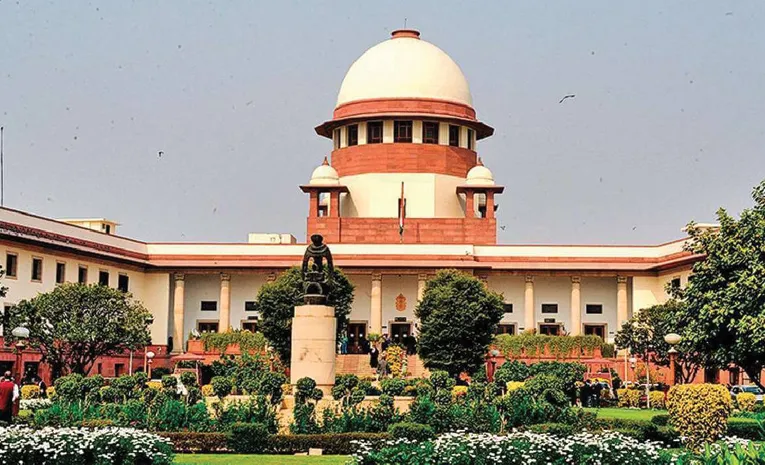జడ్జి అసభ్య ప్రవర్తనను తప్పుబట్టిన సుప్రీంకోర్టు