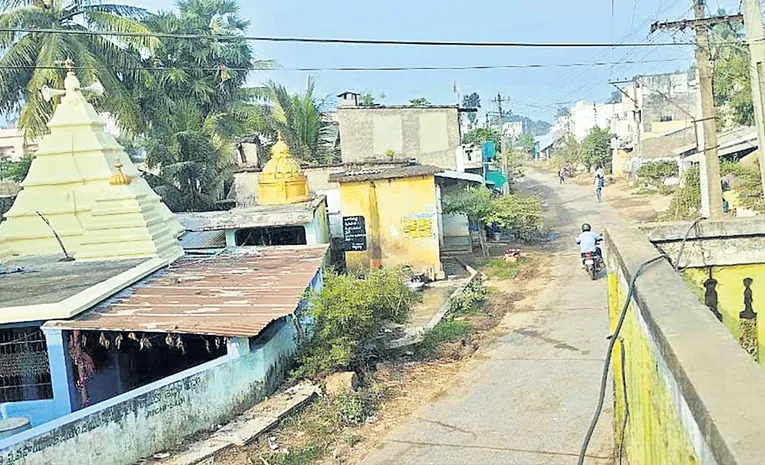 భోగికి దూరంగా బూరవిల్లి గ్రామం