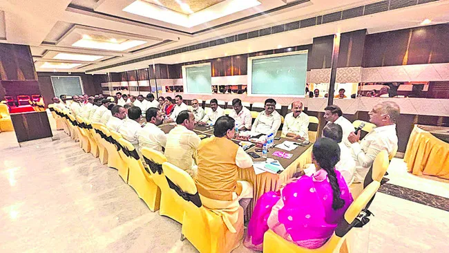 గులాబీ జెండానే