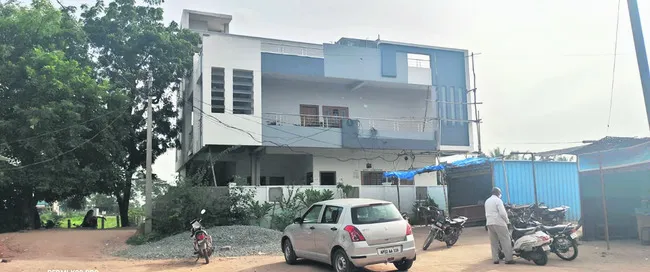 అద్దె.. చెల్లించేదెలా? 