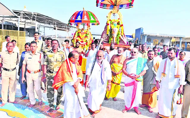 వైభవంగా గోదాదేవికి నిరాటోత్సవాలు