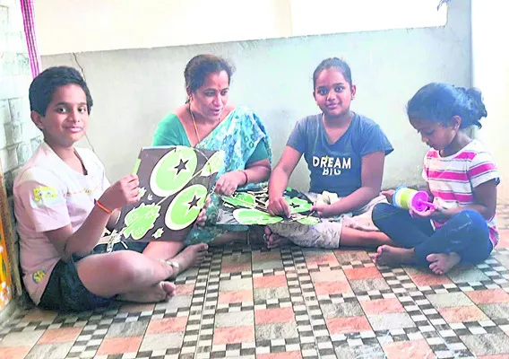 ఎగిరే గాలిపటం.. బృంద స్ఫూర్తి సంబరం