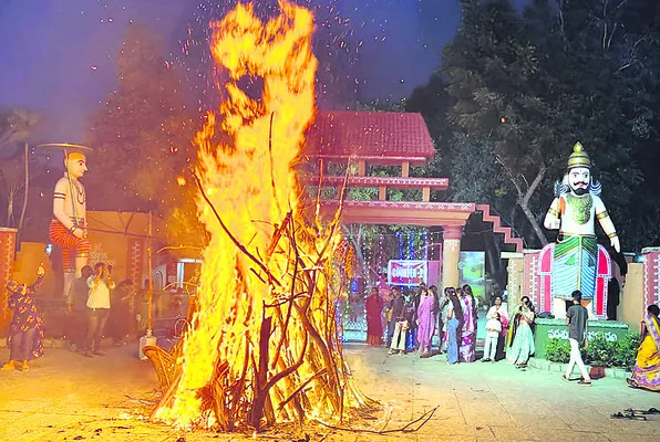 భోగి వెలుగులు.. సంక్రాంతి సందళ్లు 