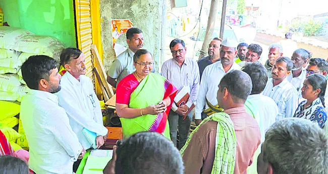 యూరియా కొరత లేదు 