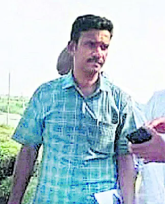 నిడమర్రు ఎఫ్‌డీవో రవి సస్పెన్షన్‌  