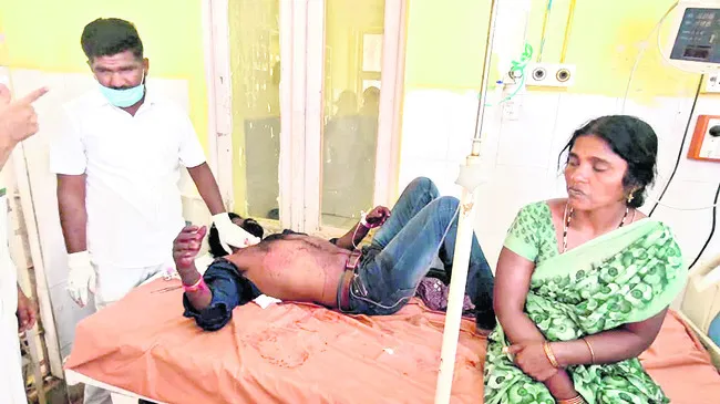 పొలానికి వెళ్తుండగా రైతు మృతి 
