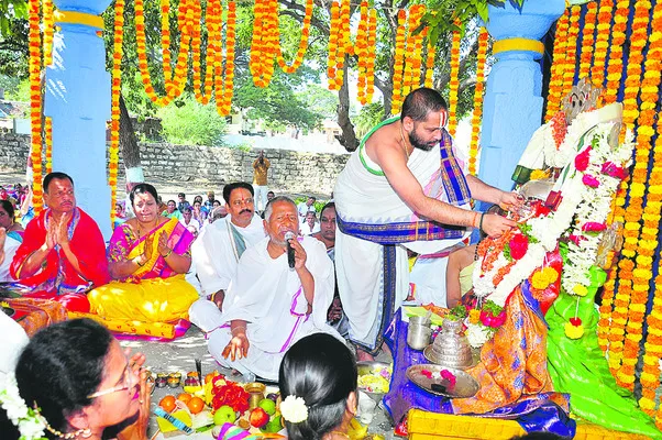నేత్రపర్వంగా గోదా కల్యాణం 