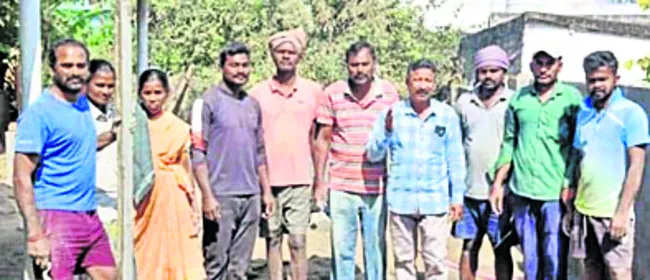 భవన నిర్మాణ కార్మికుల నిరసన 