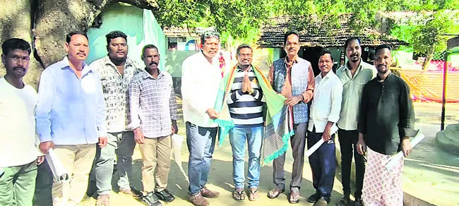 గిరిజన శాస్త్రవేత్తకుఘనంగా సన్మానం
