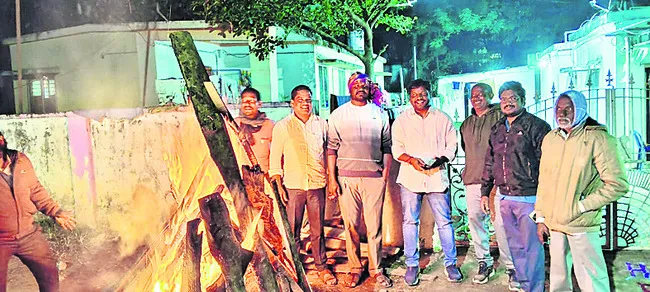 భోగిమంటలో మెడికల్‌ కళాశాలల ప్రైవేటీకరణ జీవోలు