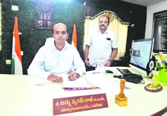 జాయింట్‌ కలెక్టర్‌గా స్మరణ్‌రాజ్‌