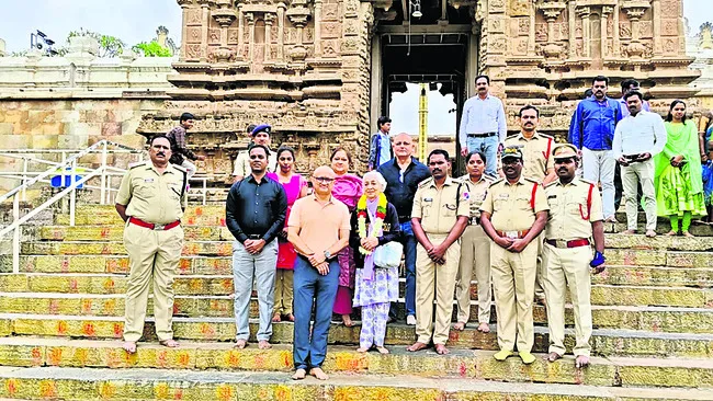 రామయ్య సన్నిధిలో సౌత్‌ సెంట్రల్‌ రైల్వే ఐజీ