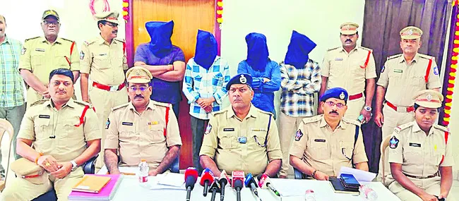 కారు బీభత్సం కేసులో నలుగురు నిందితుల అరెస్ట్‌ 